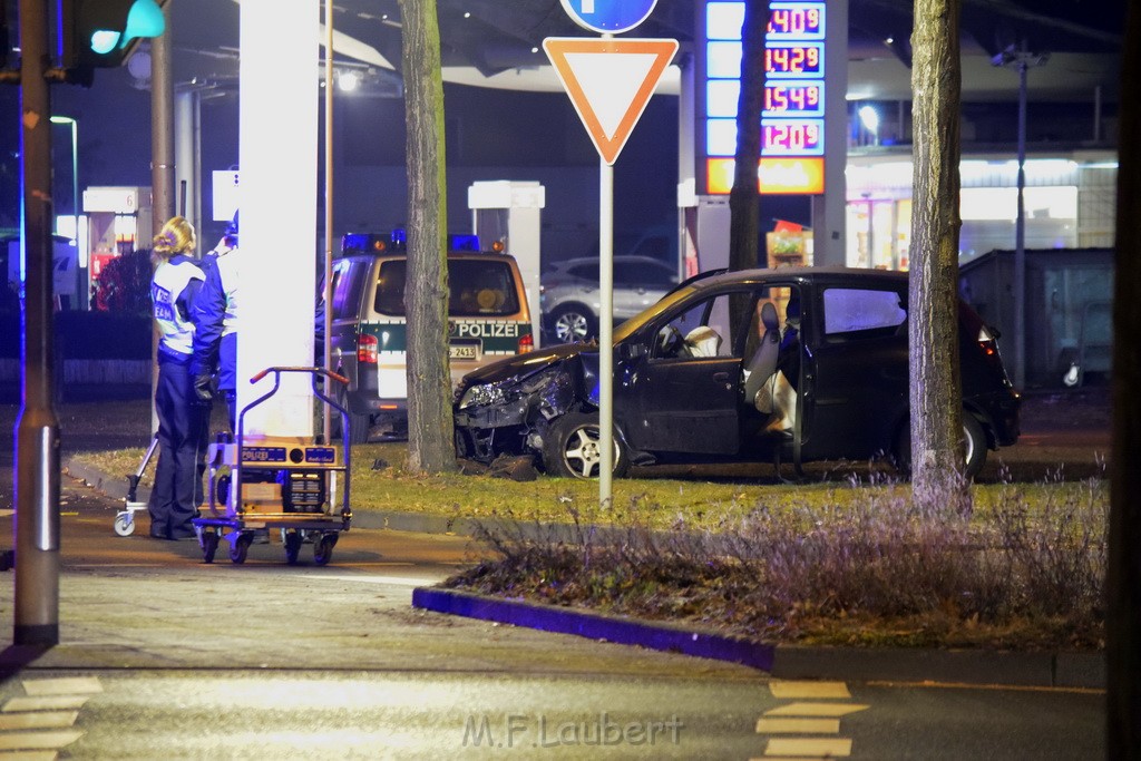 VU PKW Baum Koeln Deutz Deutz Kalkerstr P80.JPG - Miklos Laubert